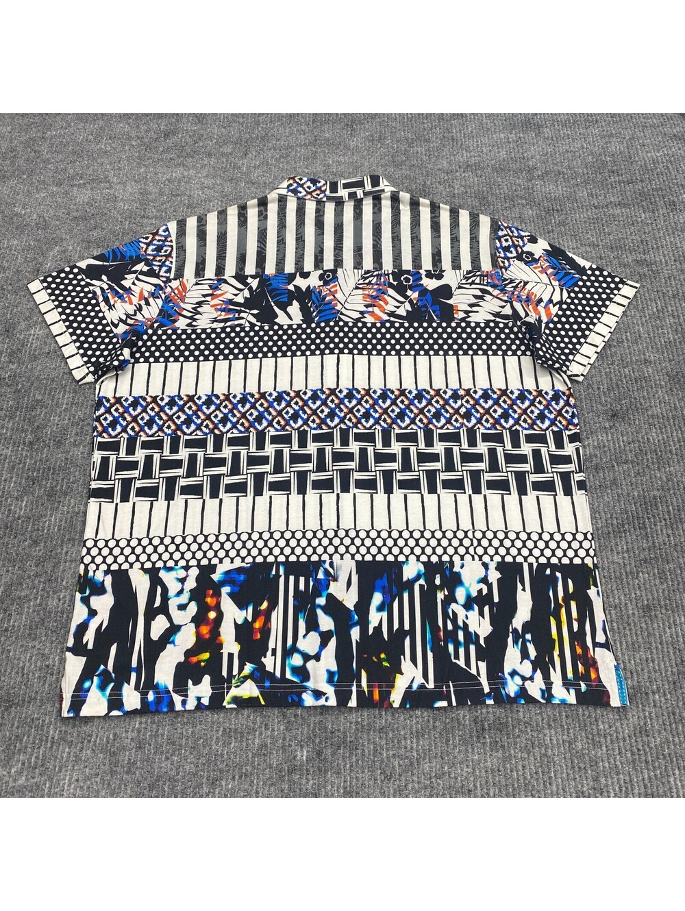 Robert Graham Hawaiian Button Shirt Mens 2XL Classic Fit Abstract Geometric AOP - Picture 3 of 11